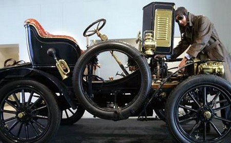     Bonhams    Rolls-Royce 1904    3,5    ( 7,2  )
,    