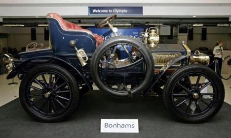     Bonhams    Rolls-Royce 1904    3,5    ( 7,2  )
,    