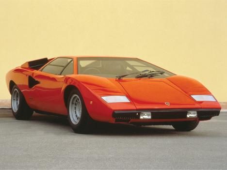 Когда Lamborghini Countach LP400 дебютировал в Женеве в 1971 году, большинство автомобильных СМИ сомневалось, что он когда-нибудь появится в производстве.
нажми, чтобы увидеть следующую фотографию