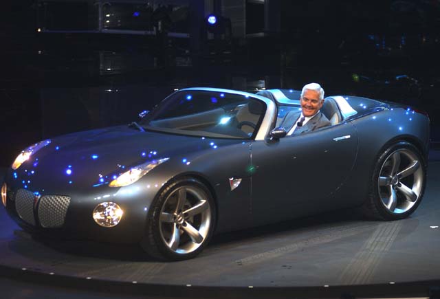 Новые веяния в дизайне от General Motors: Pontiac Solstice
нажми, чтобы увидеть следующую фотографию